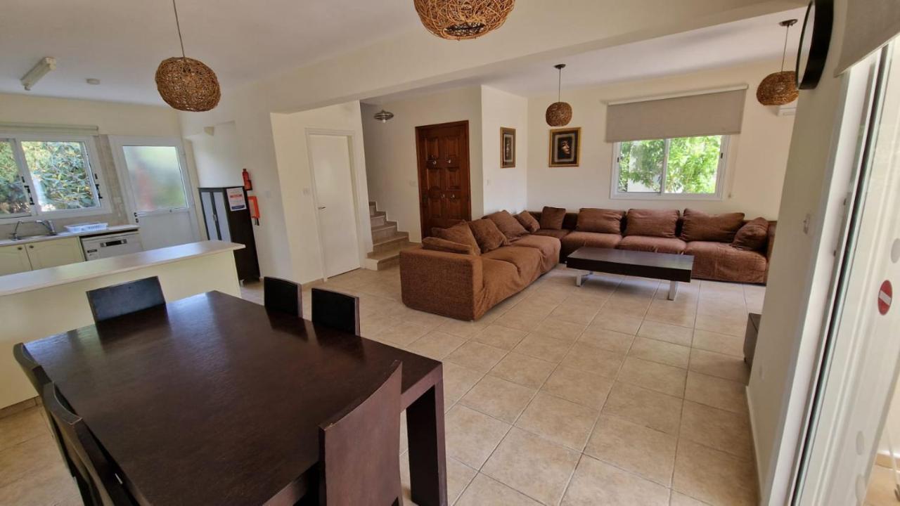 Sofia Villa Coral Bay